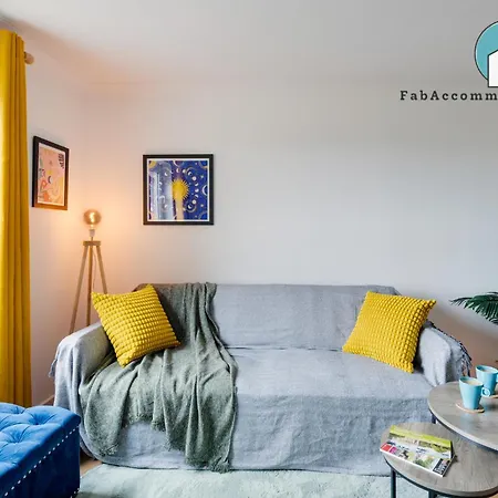 Private 2Bed-Parking-Sleeps5-By Fabaccommodation Bristol Exterior photo
