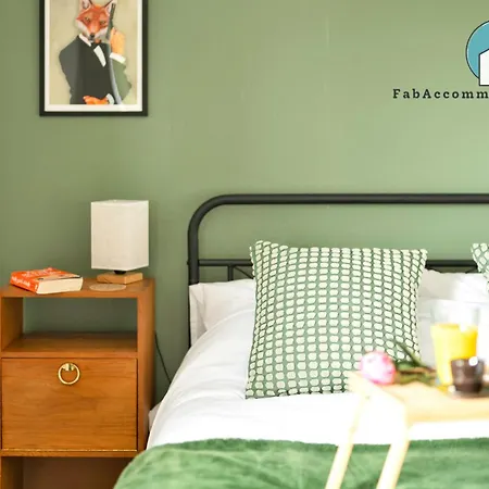 Private 2Bed-Parking-Sleeps5-By Fabaccommodation Bristol Exterior photo