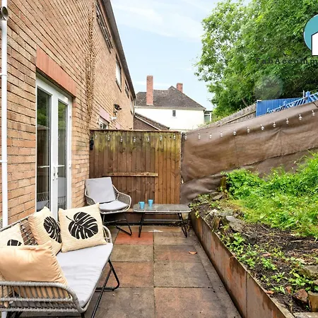 Private 2Bed-Parking-Sleeps5-By Fabaccommodation Bristol Exterior photo