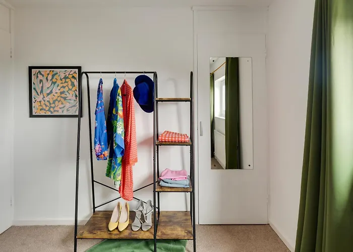 Private 2Bed-Parking-Sleeps5-By Fabaccommodation