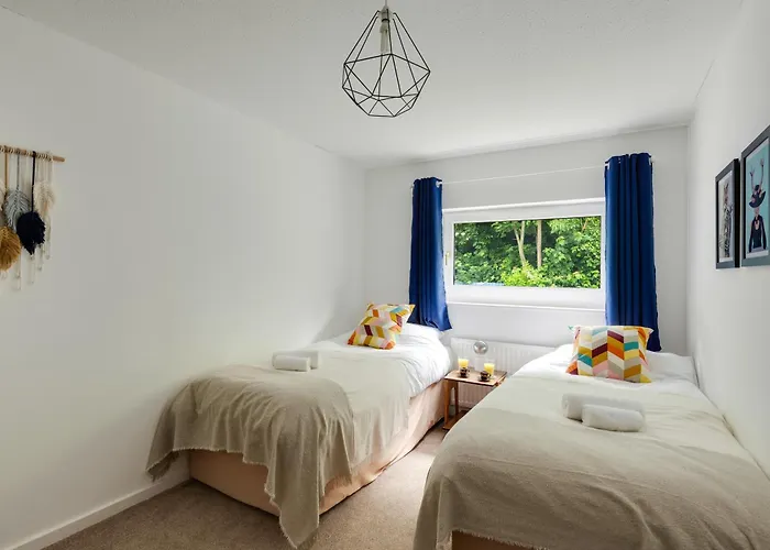 Private 2Bed-Parking-Sleeps5-By Fabaccommodation