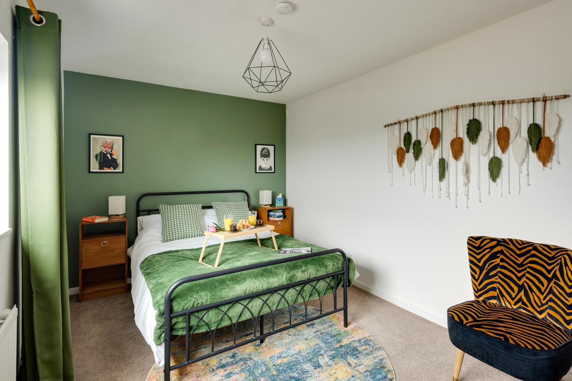 Private 2bed-parking-sleeps5-by Fabaccommodation