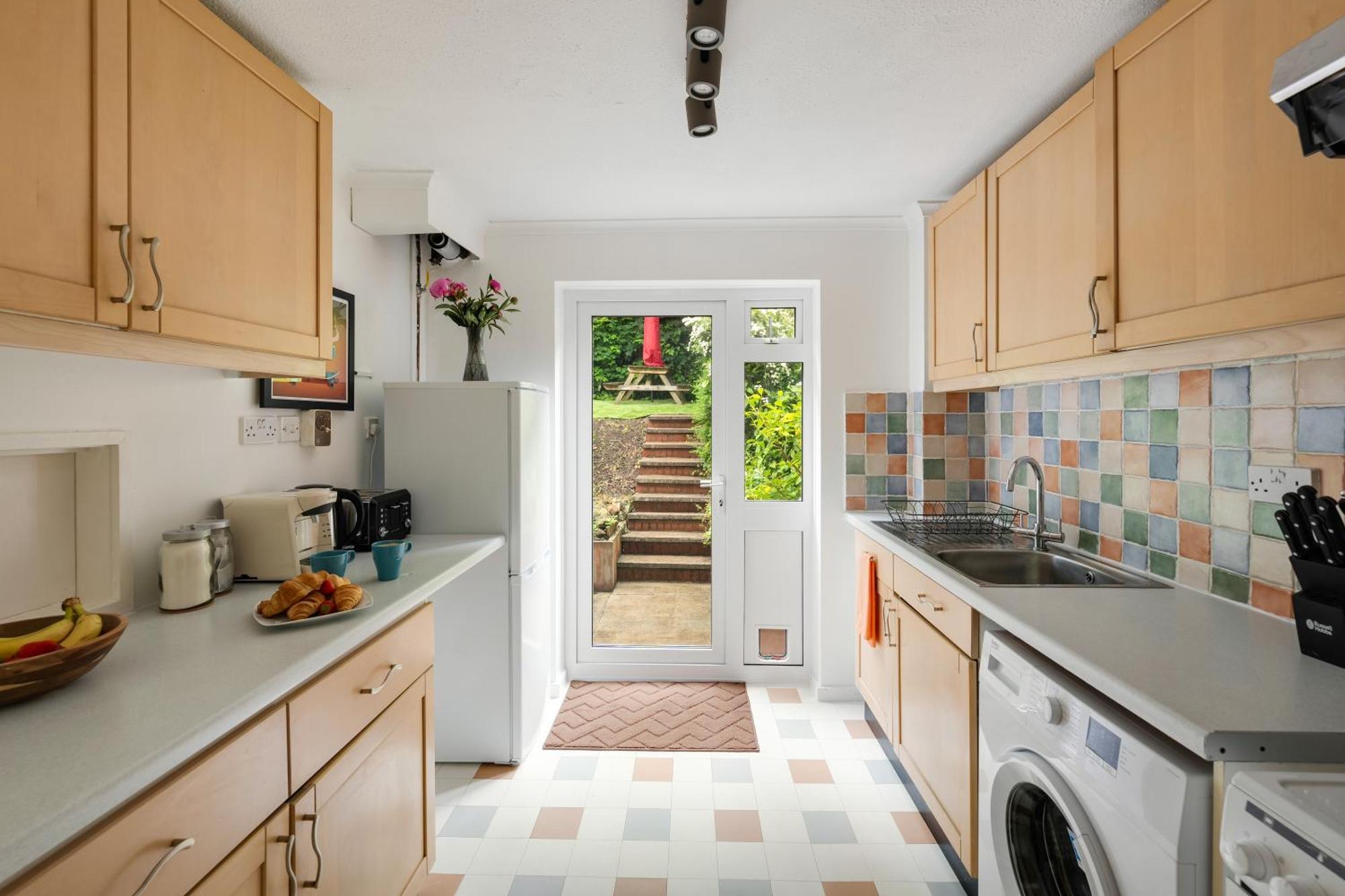 Private 2bed-parking-sleeps5-by Fabaccommodation Bristol