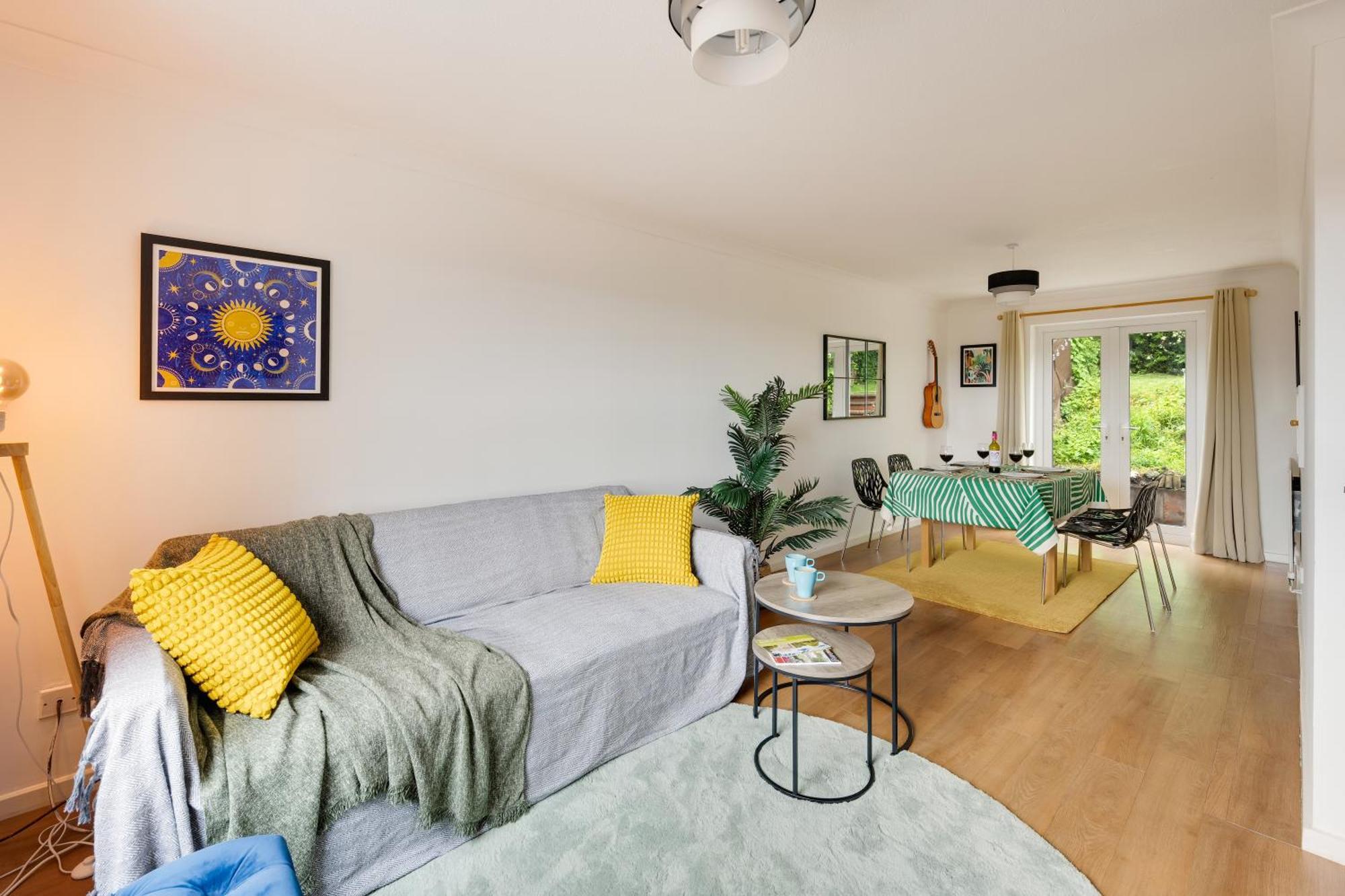 Private 2bed-parking-sleeps5-by Fabaccommodation Holiday home