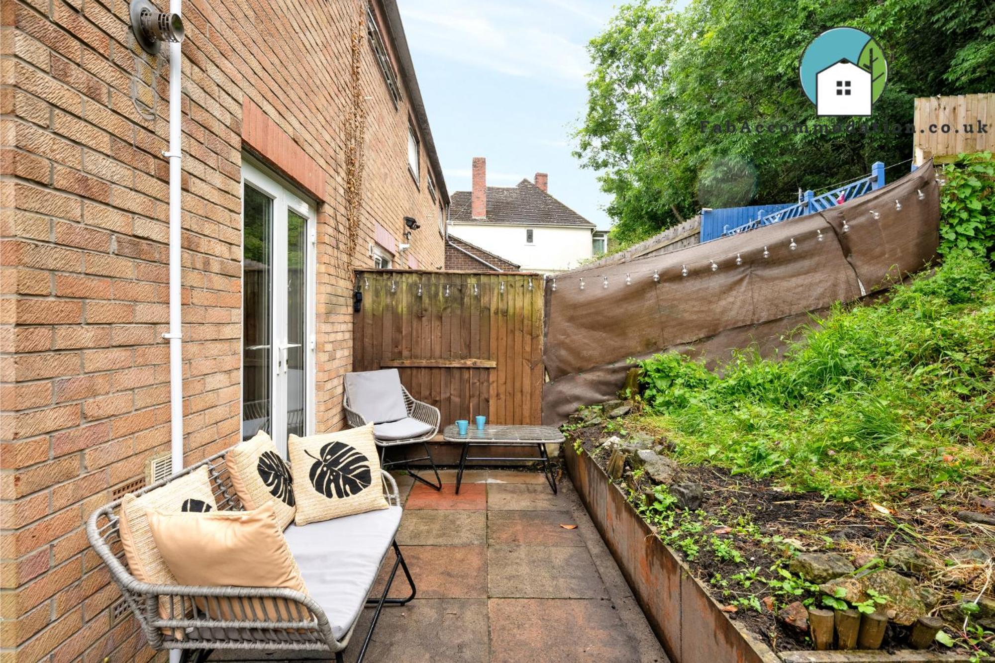 Private 2bed-parking-sleeps5-by Fabaccommodation * Bristol